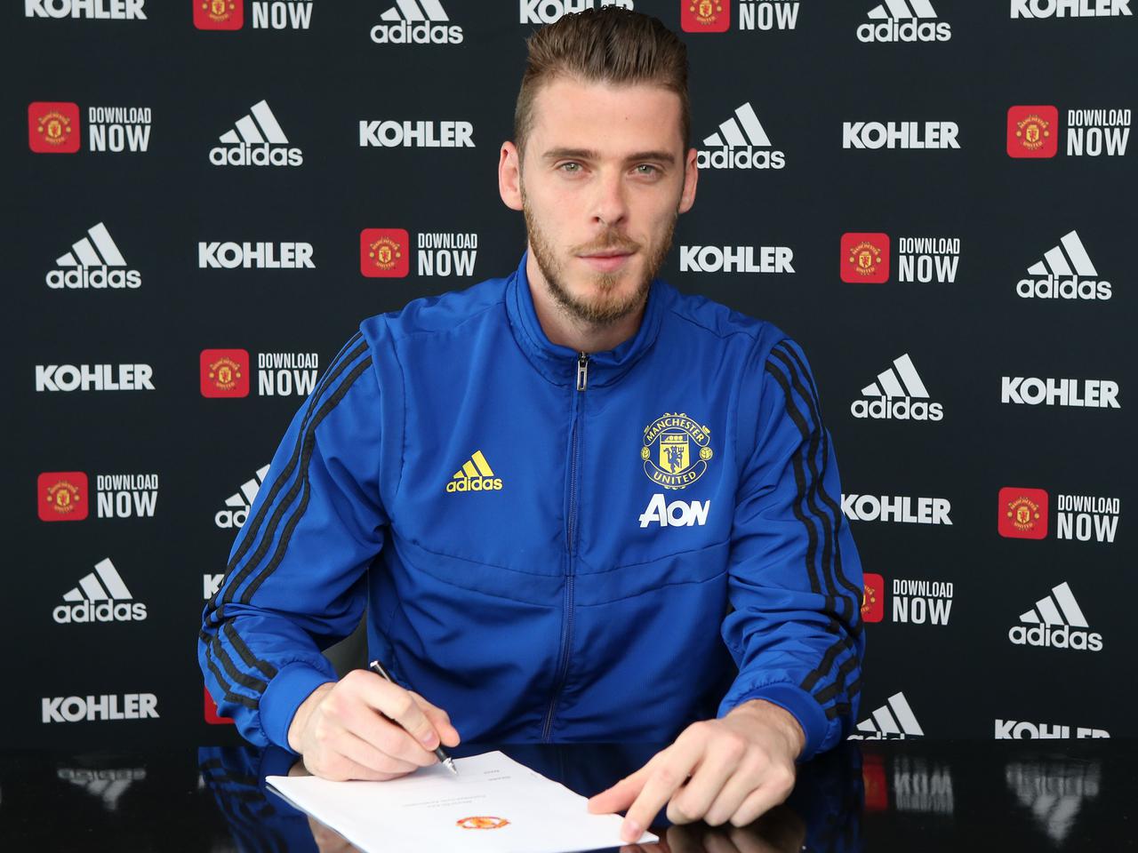 David De Gea signs his new Manchester United contract