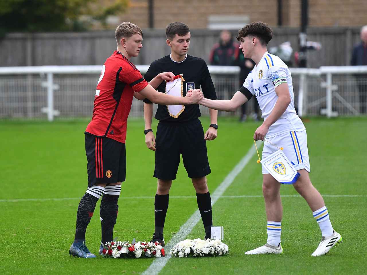 Both teams paid tribute to Sir Bobby Charlton