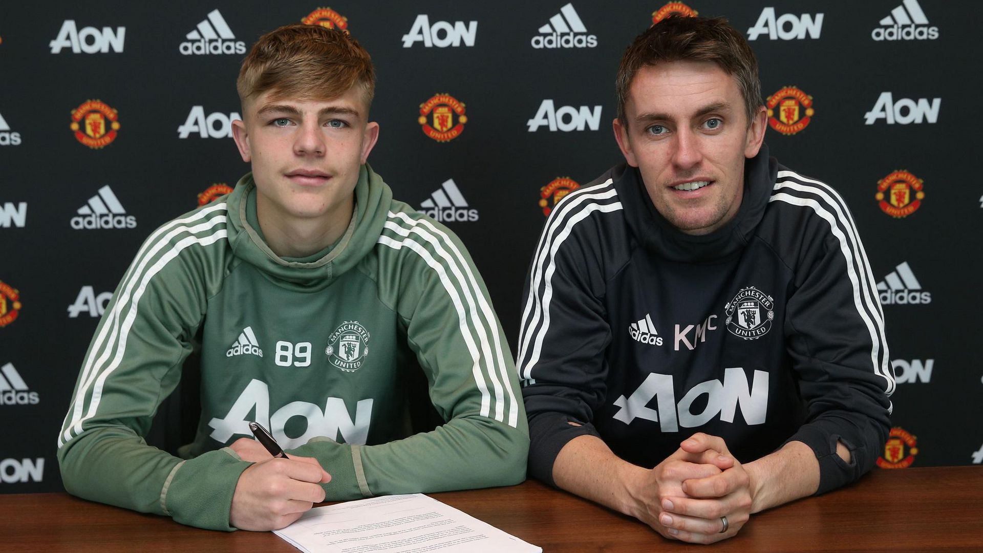 Brandon Williams Signs Professional Contract Manchester United