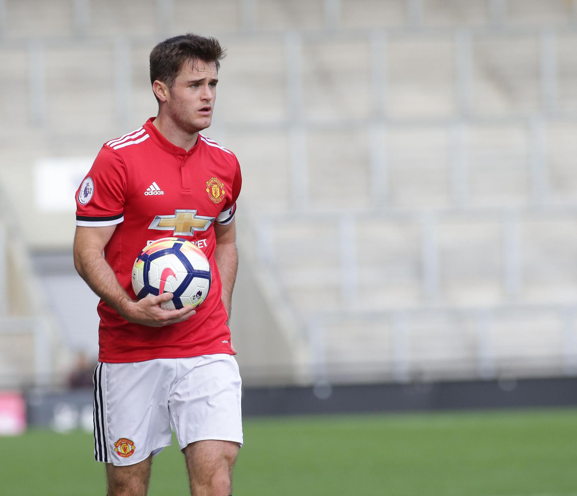 Dion McGhee signs professional contract Manchester United