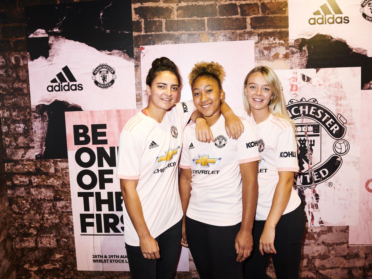 Manchester united pink kit medium online