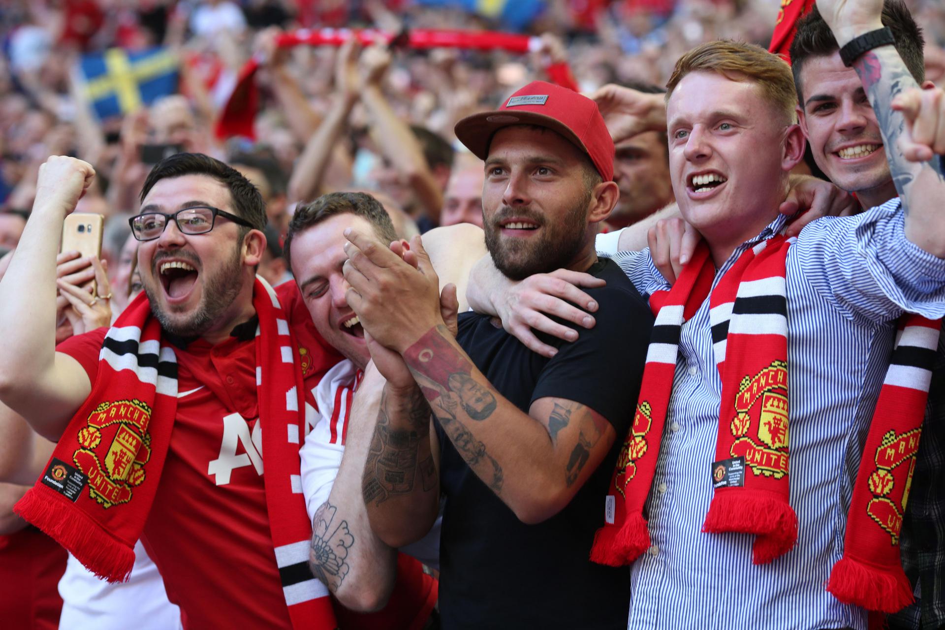 Amazing Images Of Manchester United Fans At Wembley Stadium Manchester United