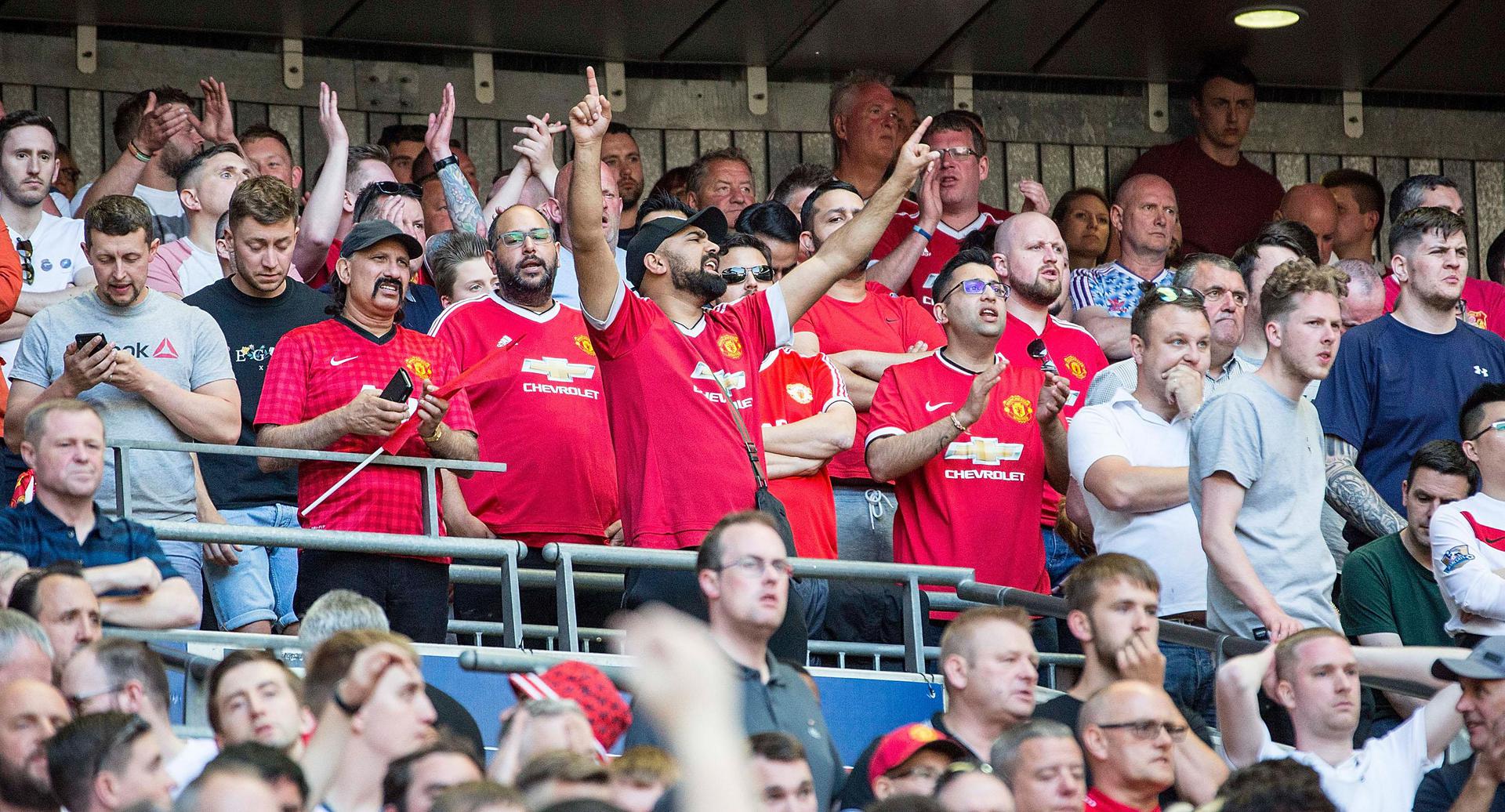 Baglæns kor imperium Amazing images of Manchester United fans at Wembley Stadium | Manchester  United