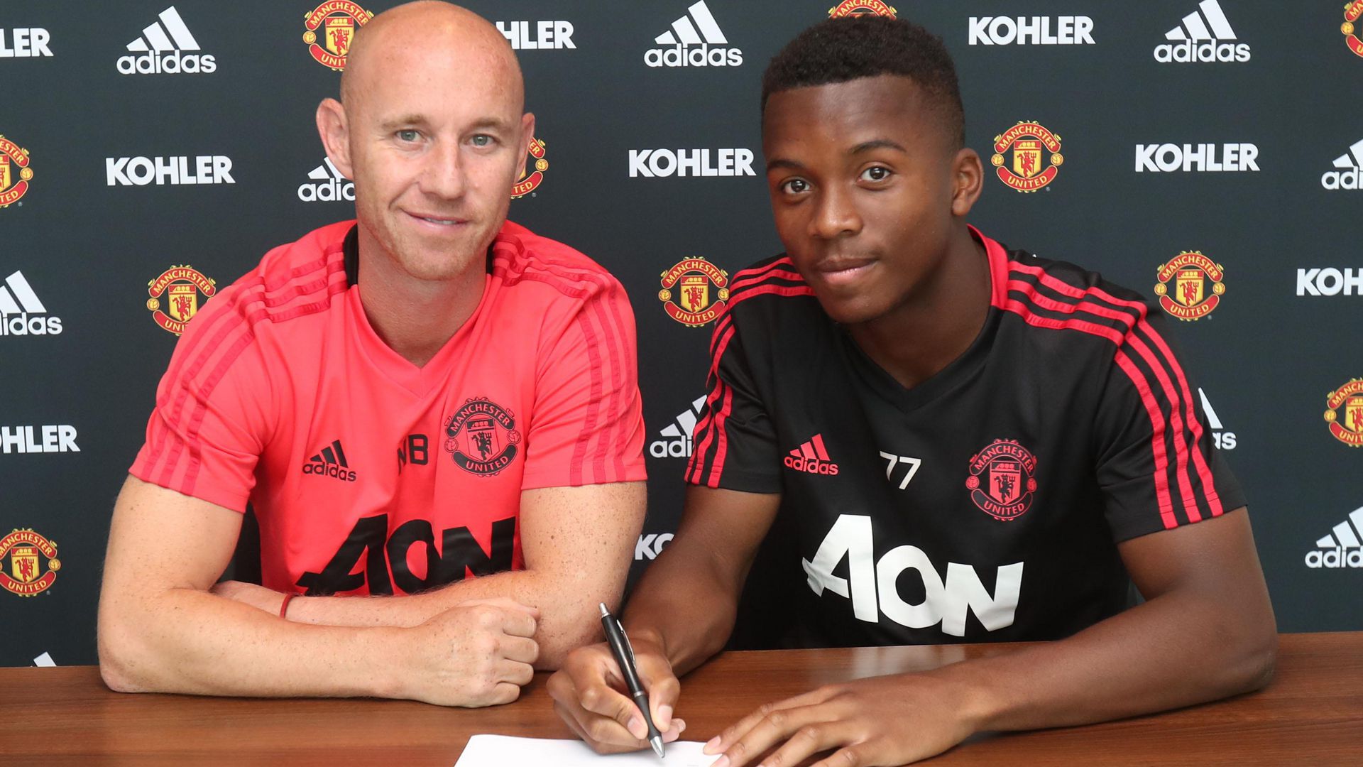 Ethan Laird Signs Professional Contract Manchester United