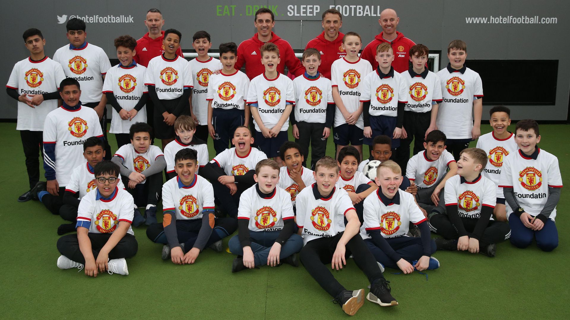 Class of '92 host kickabout for young school children | Manchester United