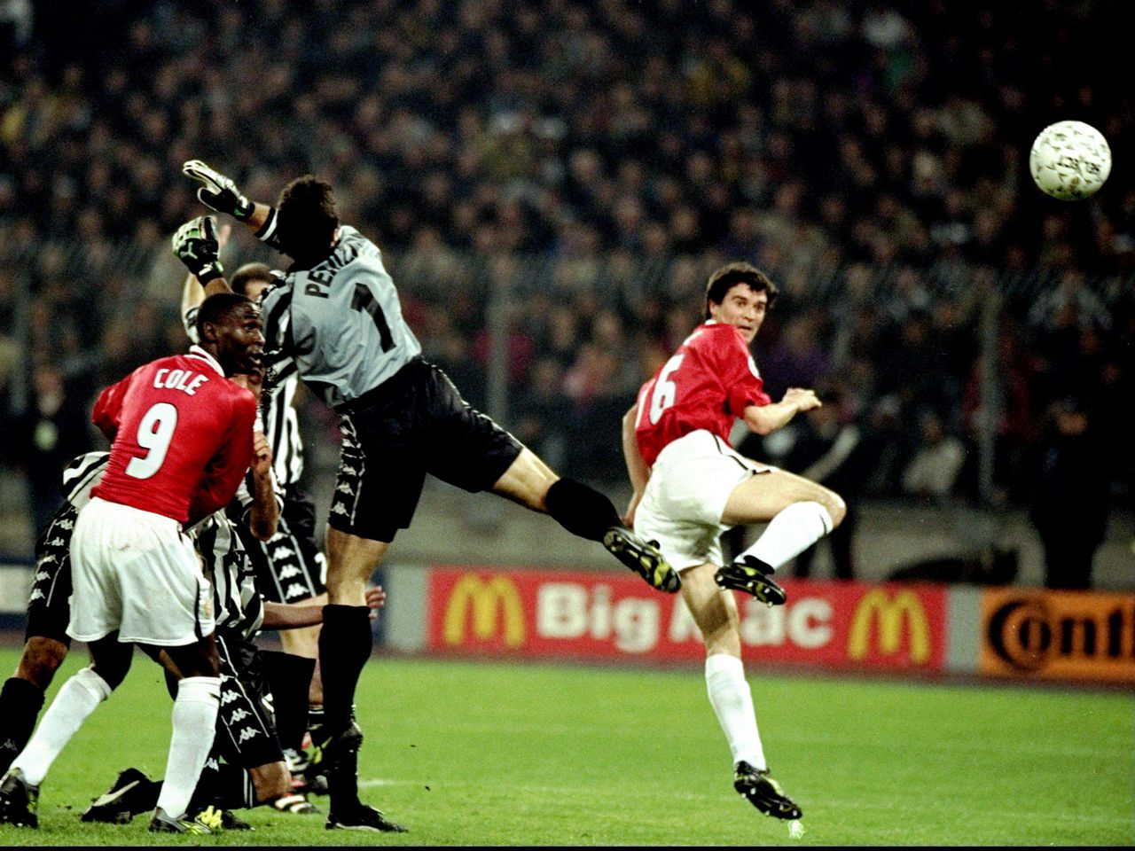 トレブルmfトップ5モーメント マンチェスター ユナイテッド公式サイト