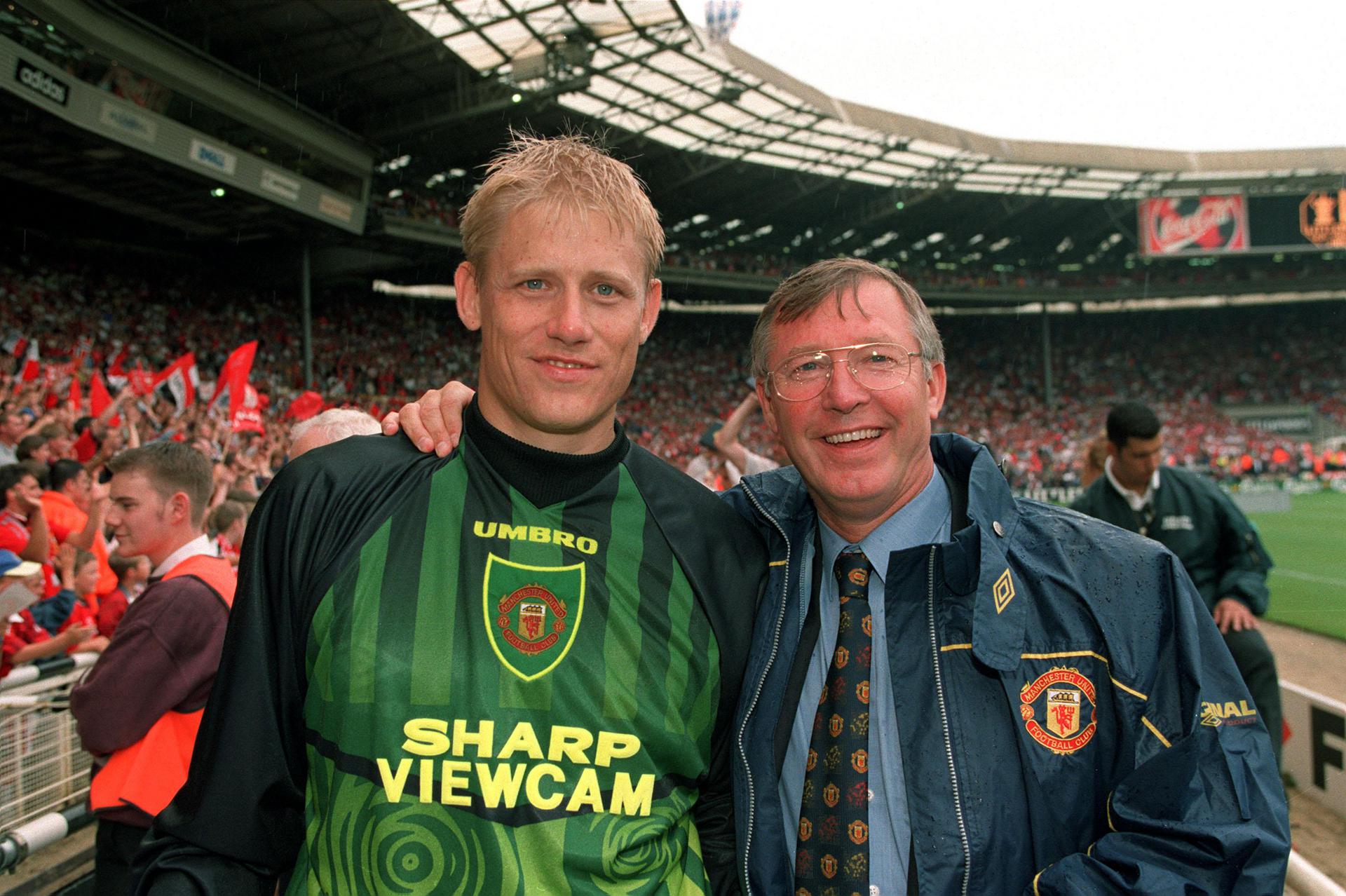 Peter Schmeichel Man United Career In Images Manchester United