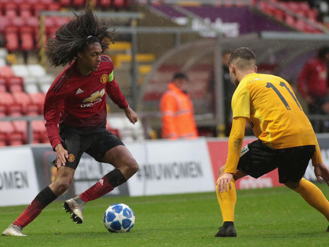 Tahith Chong takes on the Young Boys defence.