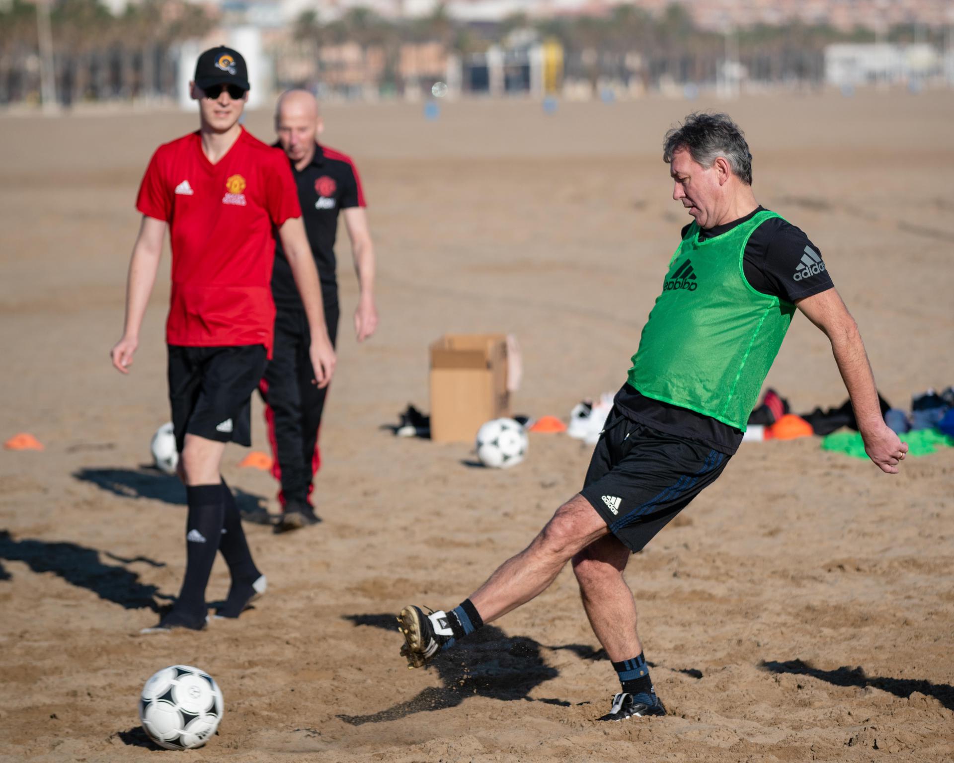 Gallery Bryan Robson And Mickey Thomas Playing Beach Football In