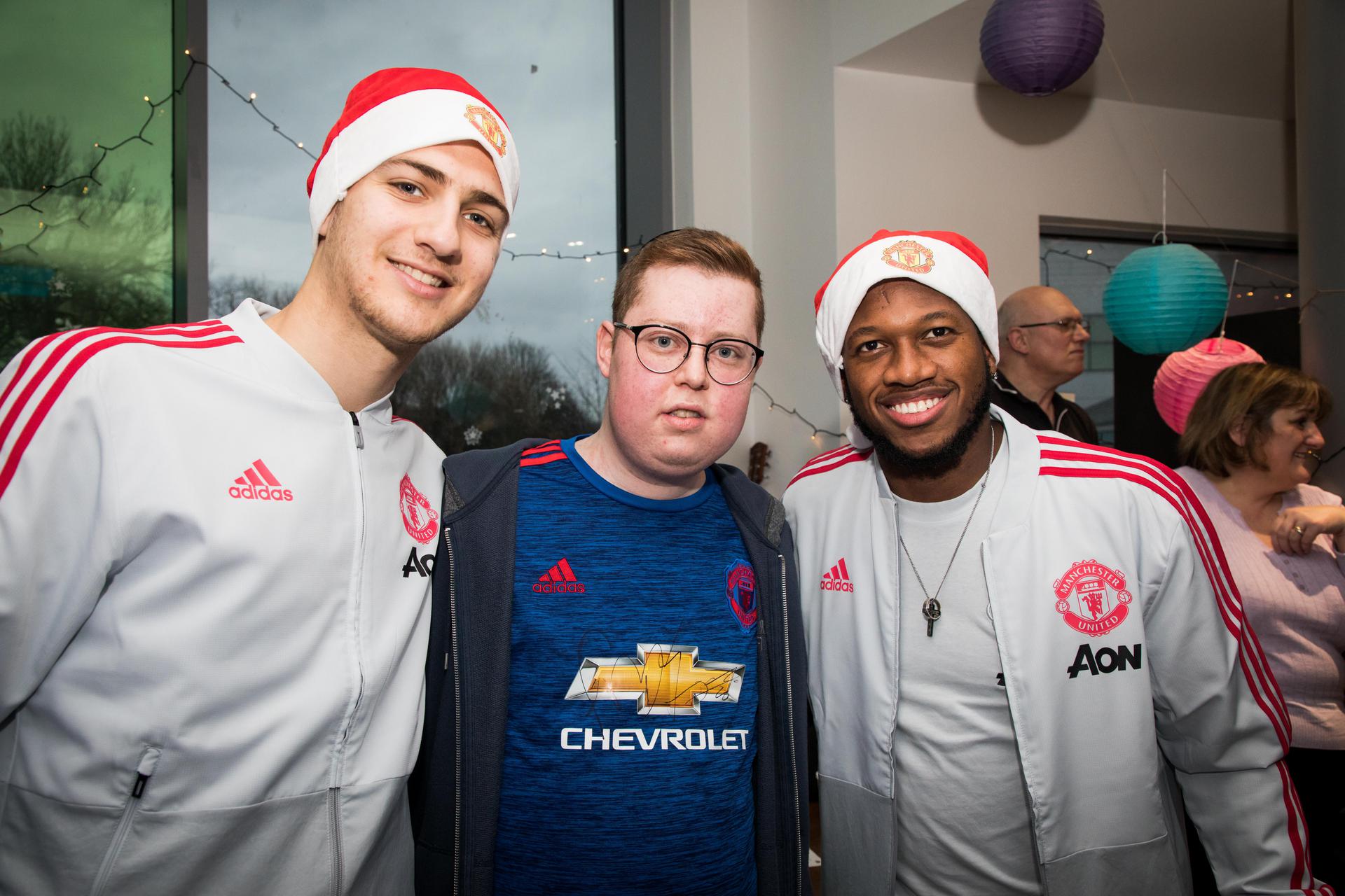 Manchester United Players Visit Children In Hospital Before Christmas Manchester United