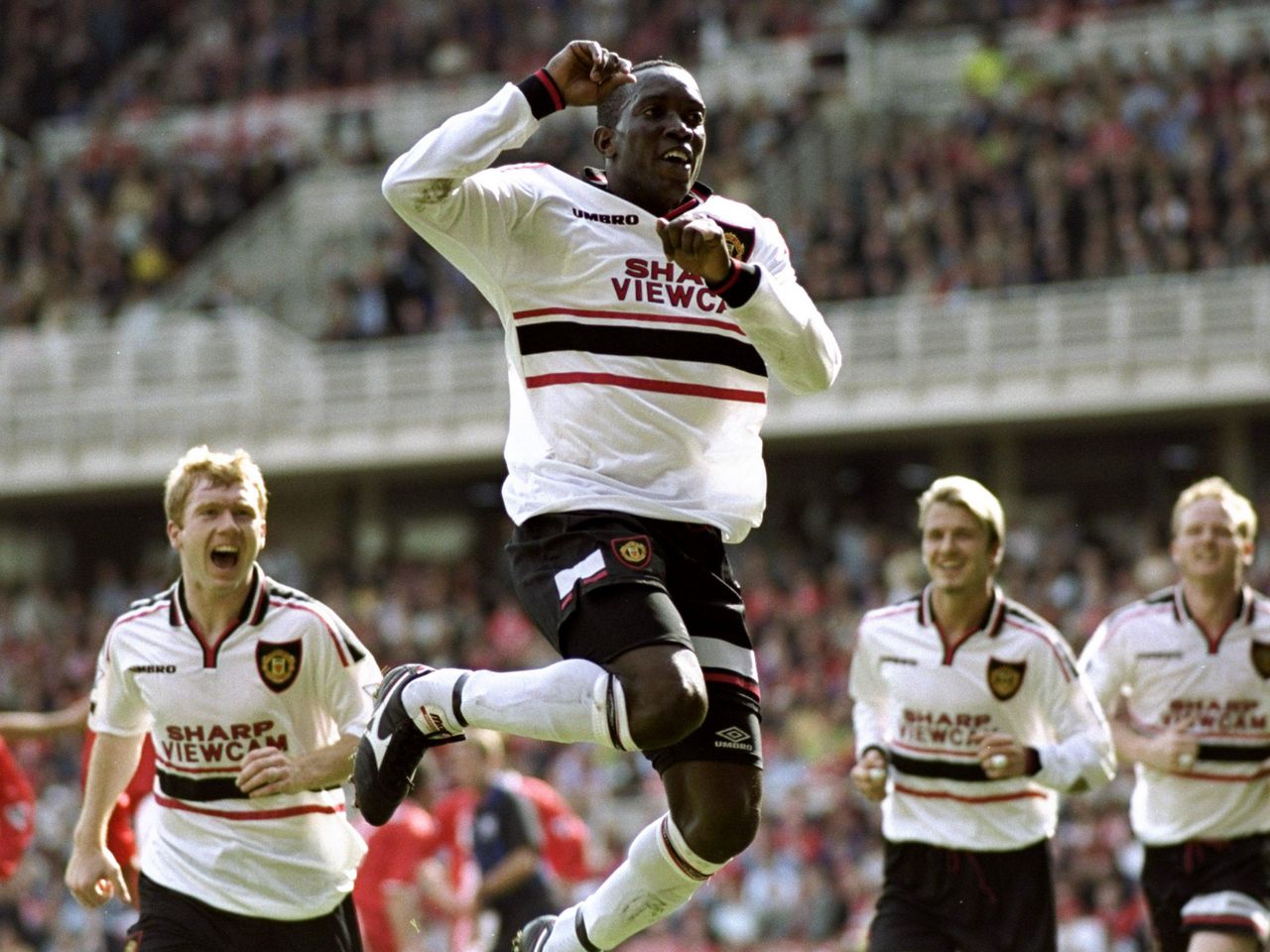 Man united hotsell 99 away kit