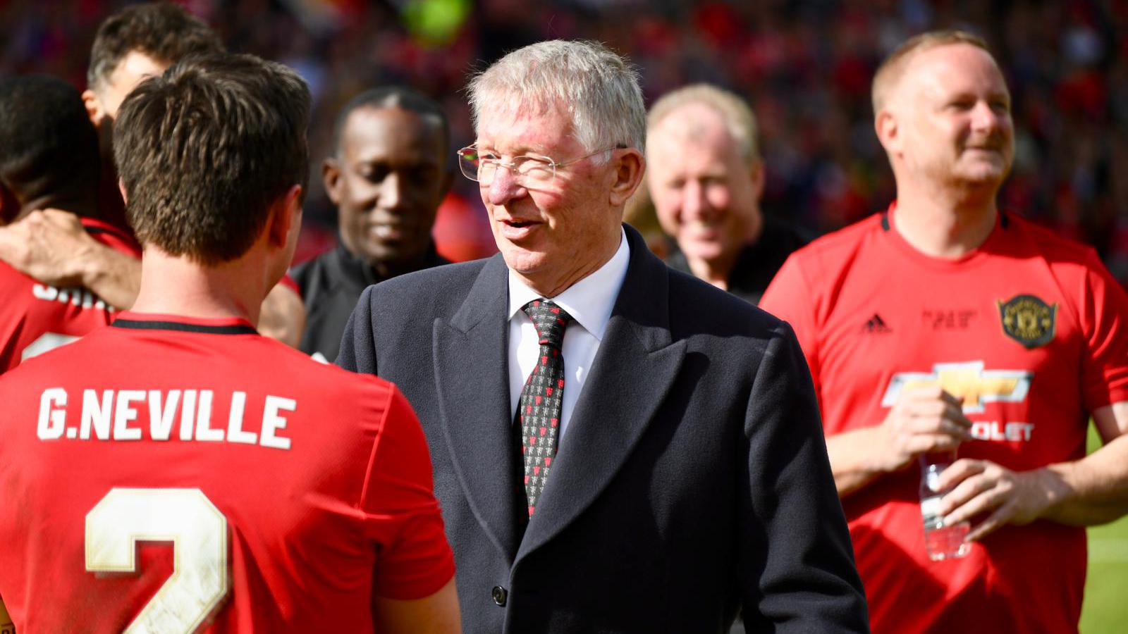 トレブル記念試合で多額の寄付金が集まる マンチェスター ユナイテッド公式サイト