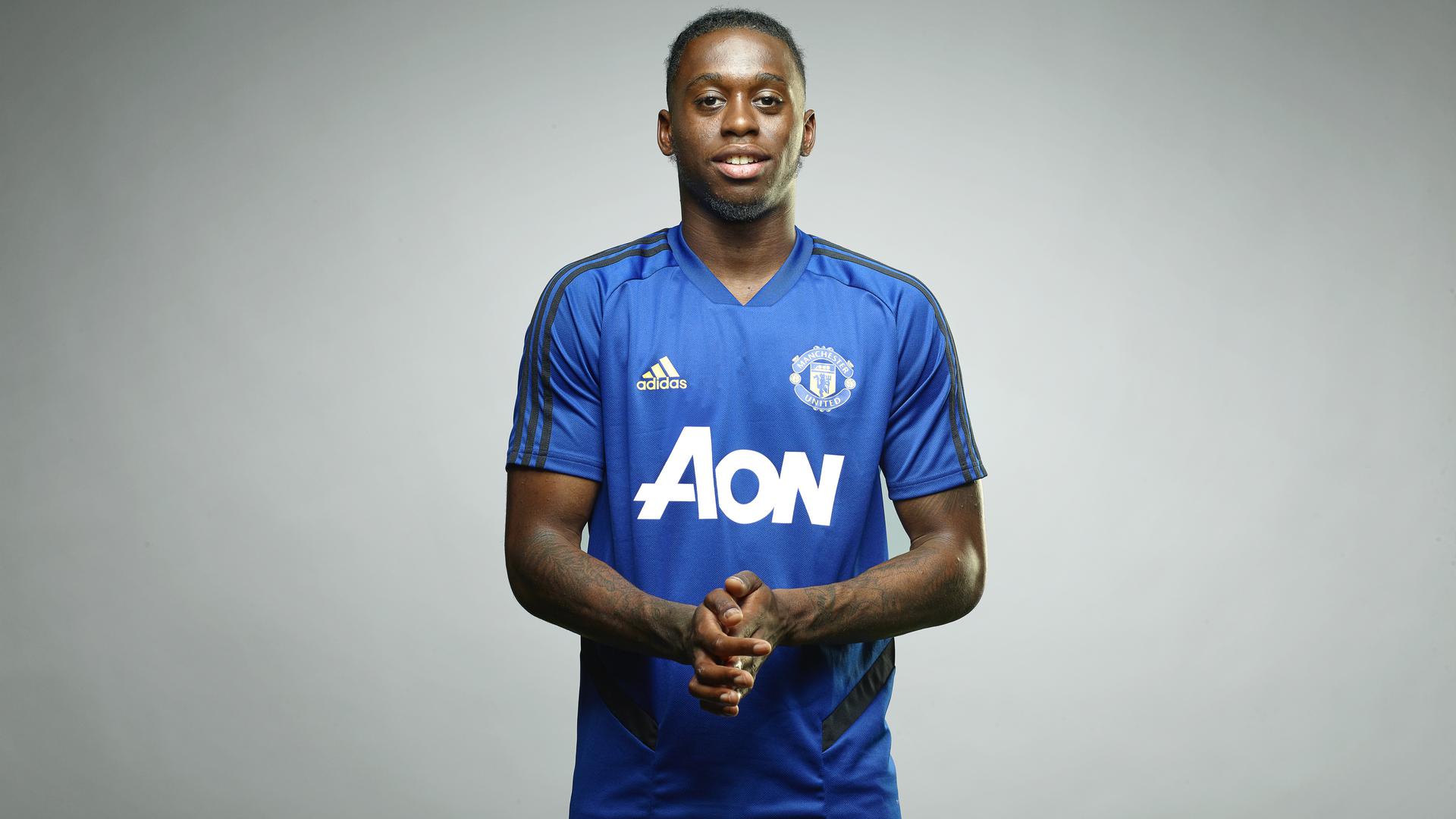 Man Utd fans react to Wan Bissaka signing | Manchester United