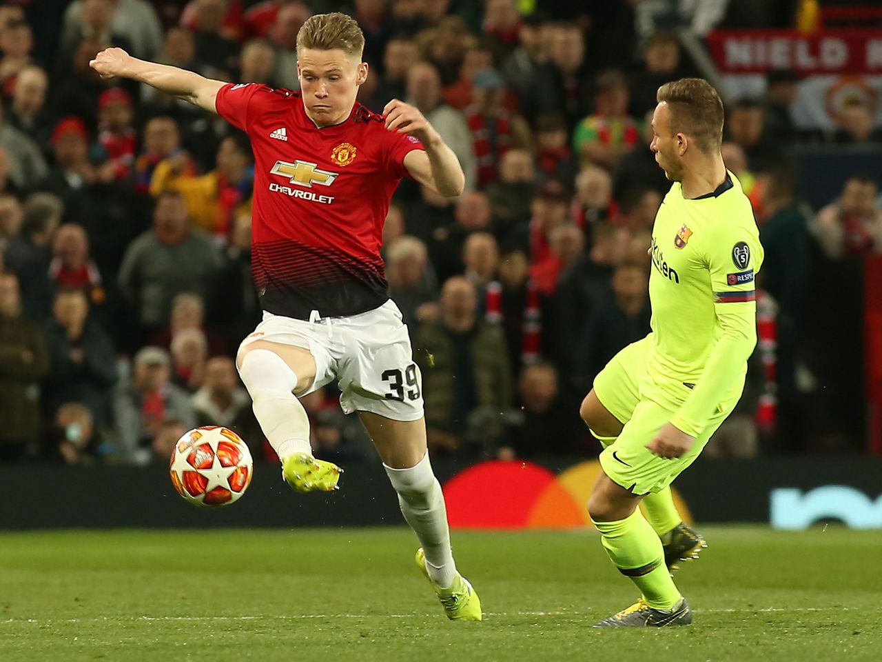 Momはマクトミネイ マンチェスター ユナイテッド公式サイト