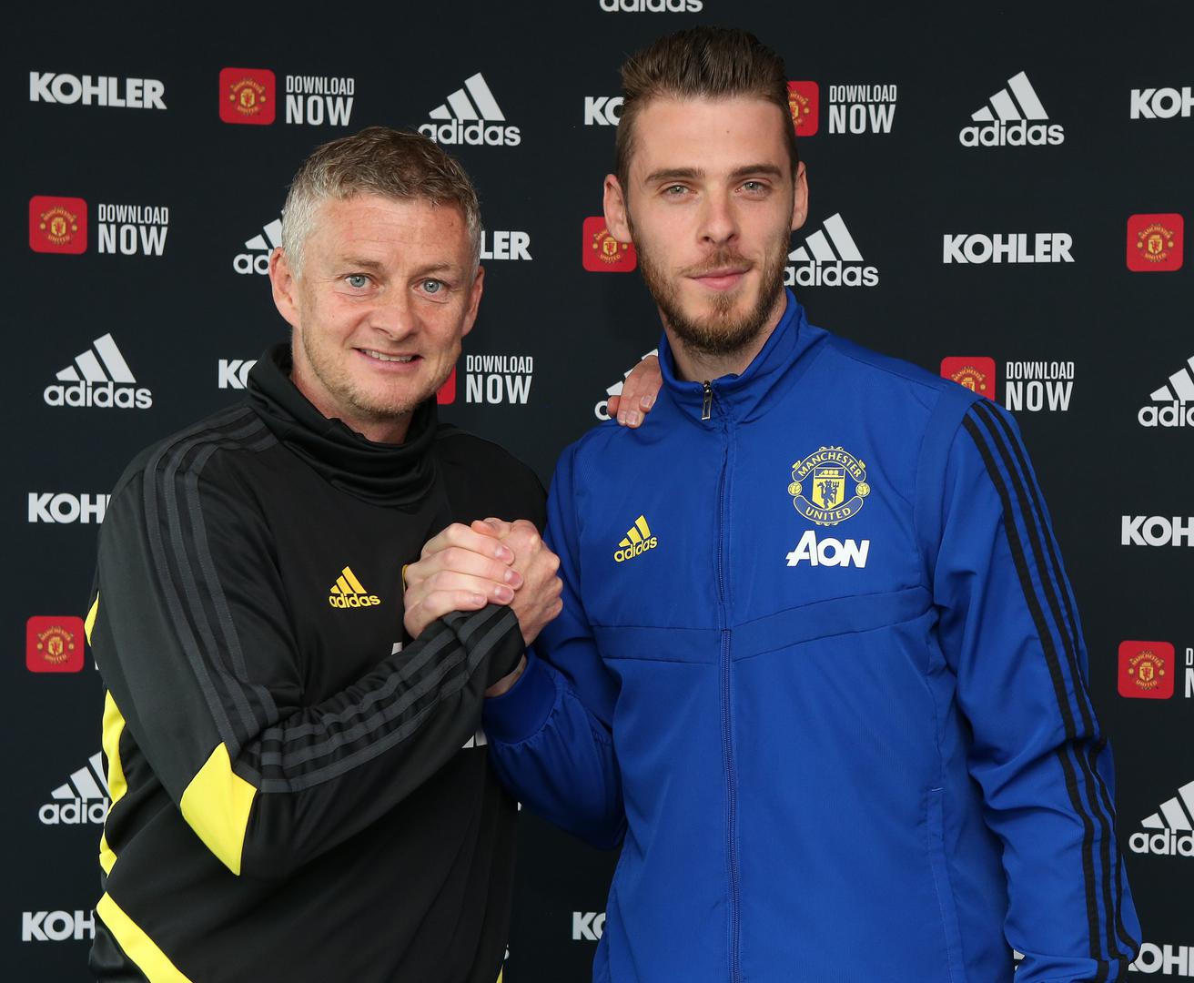 Ole Gunnar Solskjaer and David De Gea celebrate his new deal.
