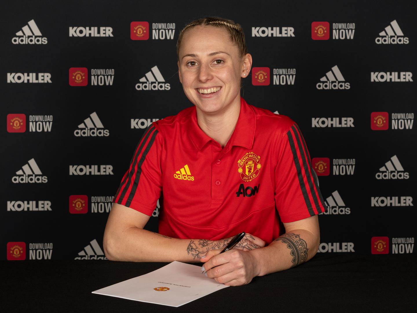 Leah Galton signs a new contract with Manchester United Women