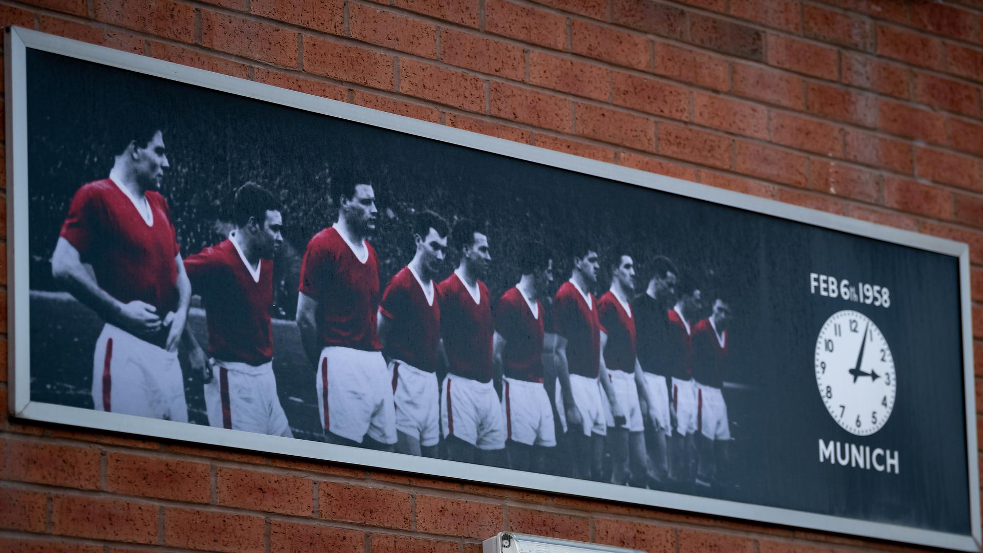 Order your copy of United Review for Man Utd v Everton 6 ...