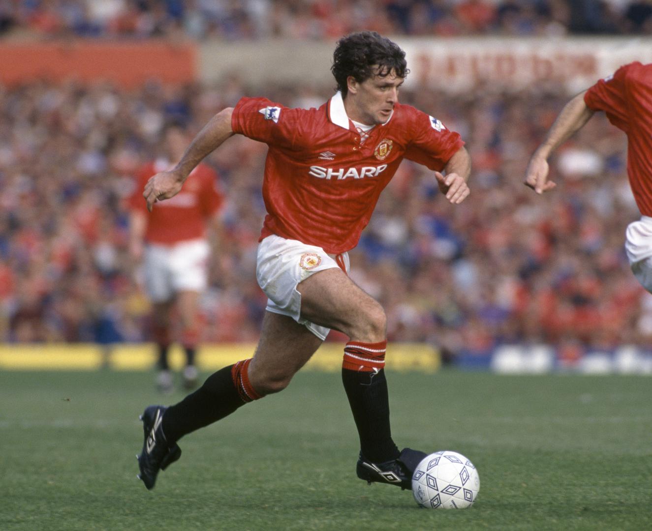 Mark Hughes playing for Manchester United.
