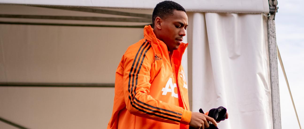 https://assets.manutd.com/AssetPicker/images/0/0/14/118/947734/Training_11-12-2020-79_2020121114237921-41608803172385_xlarge.jpg