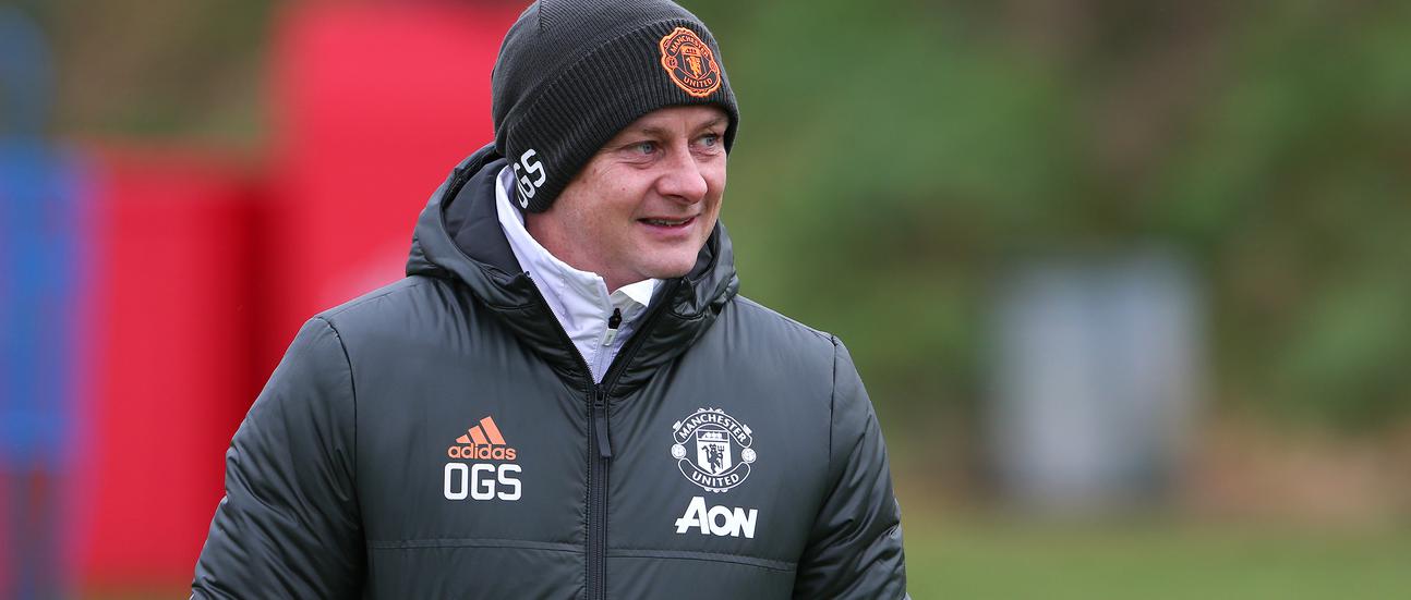 https://assets.manutd.com/AssetPicker/images/0/0/14/142/953869/MUFC_Training_0111610386540135_xlarge.jpg