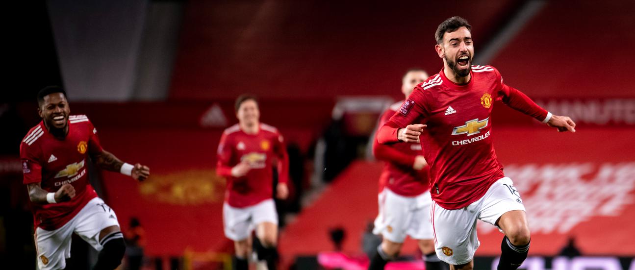 https://assets.manutd.com/AssetPicker/images/0/0/14/152/956545/MUFC_v_LFC_CC_99_copy_31611515284024_xlarge.jpg