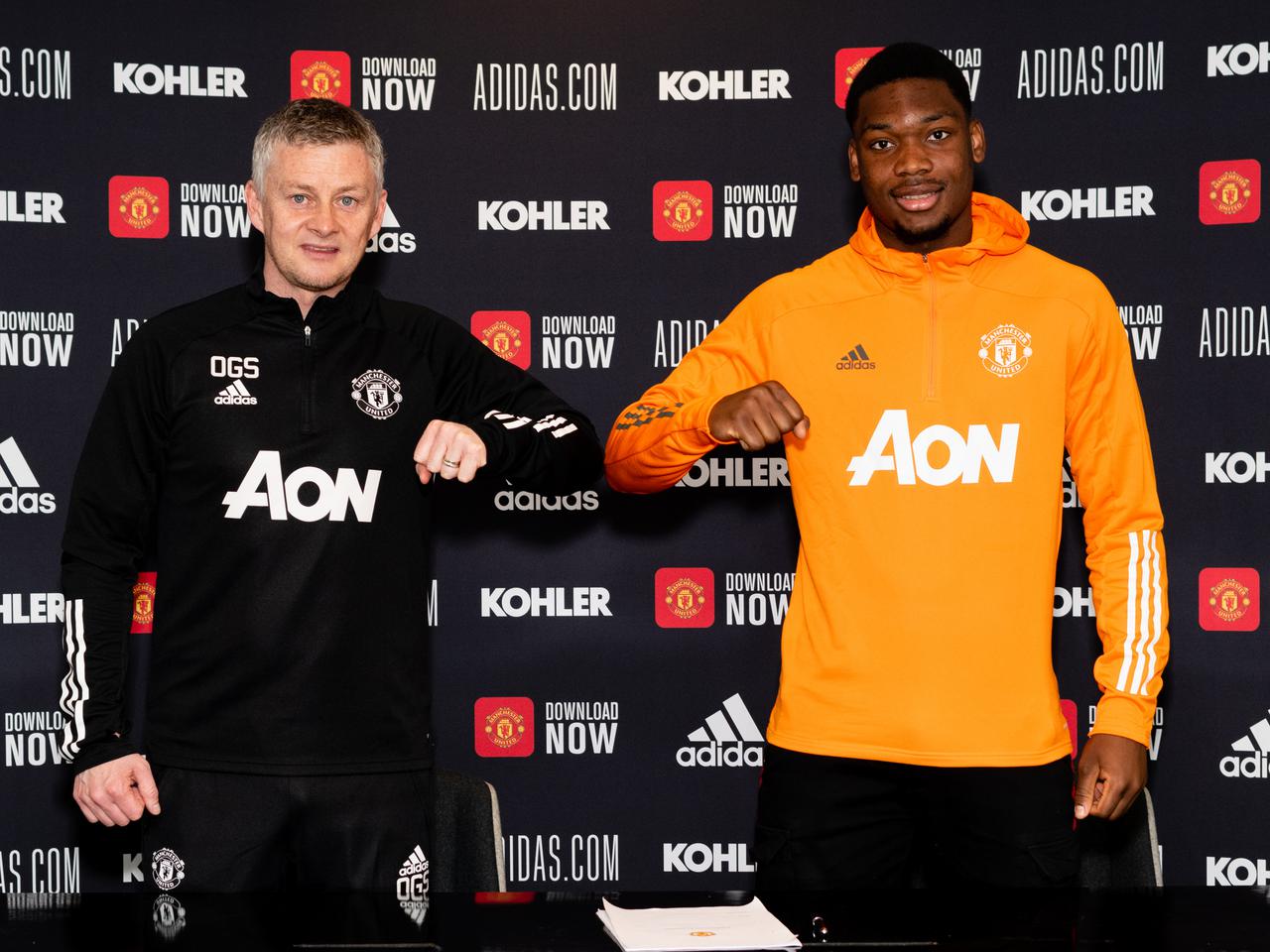 Man u store adidas contract