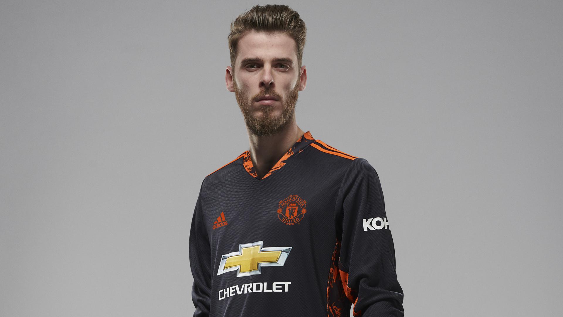 https://assets.manutd.com/AssetPicker/images/0/0/14/3/918453/MUFC_20-21_Home_Portrait_De_Gea_11596893564443_large.jpg