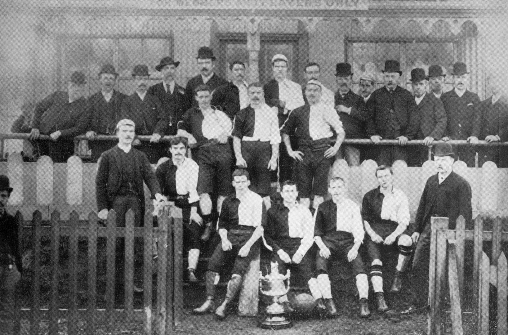 Manchester united newton heath top kit