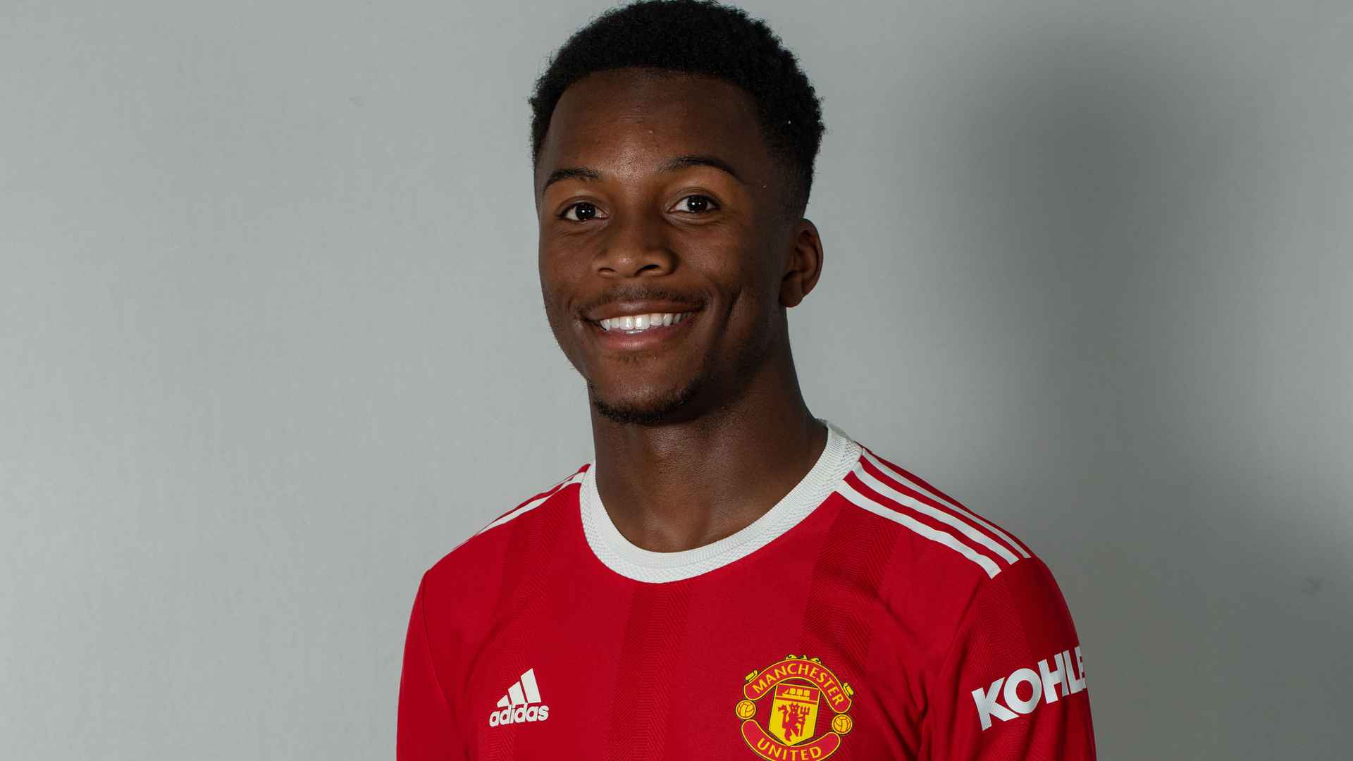  Laird agrees new loan move