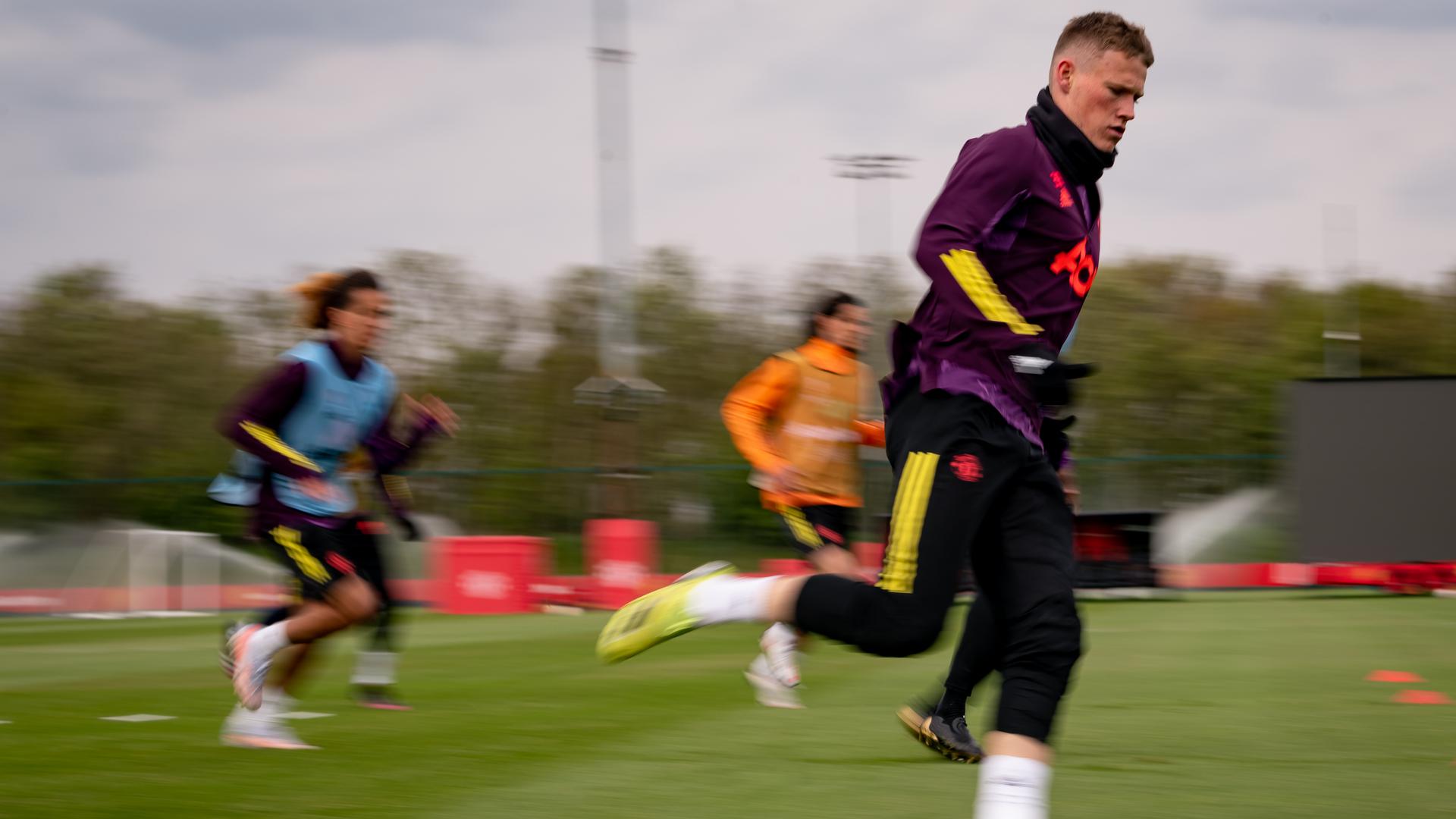 Man Utd players train before first leg of Europa League ...