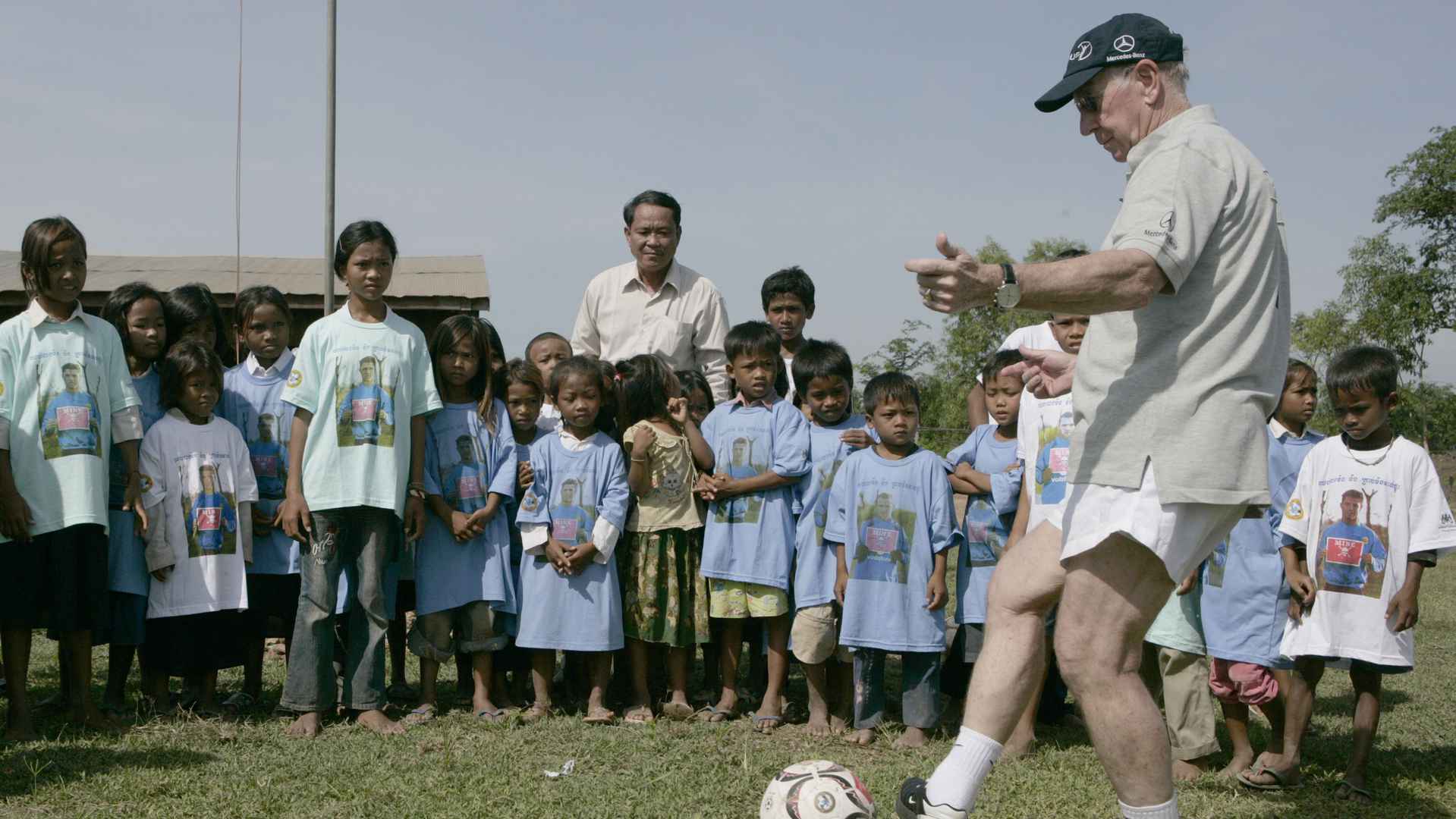  MU Foundation donates to Sir Bobby's project