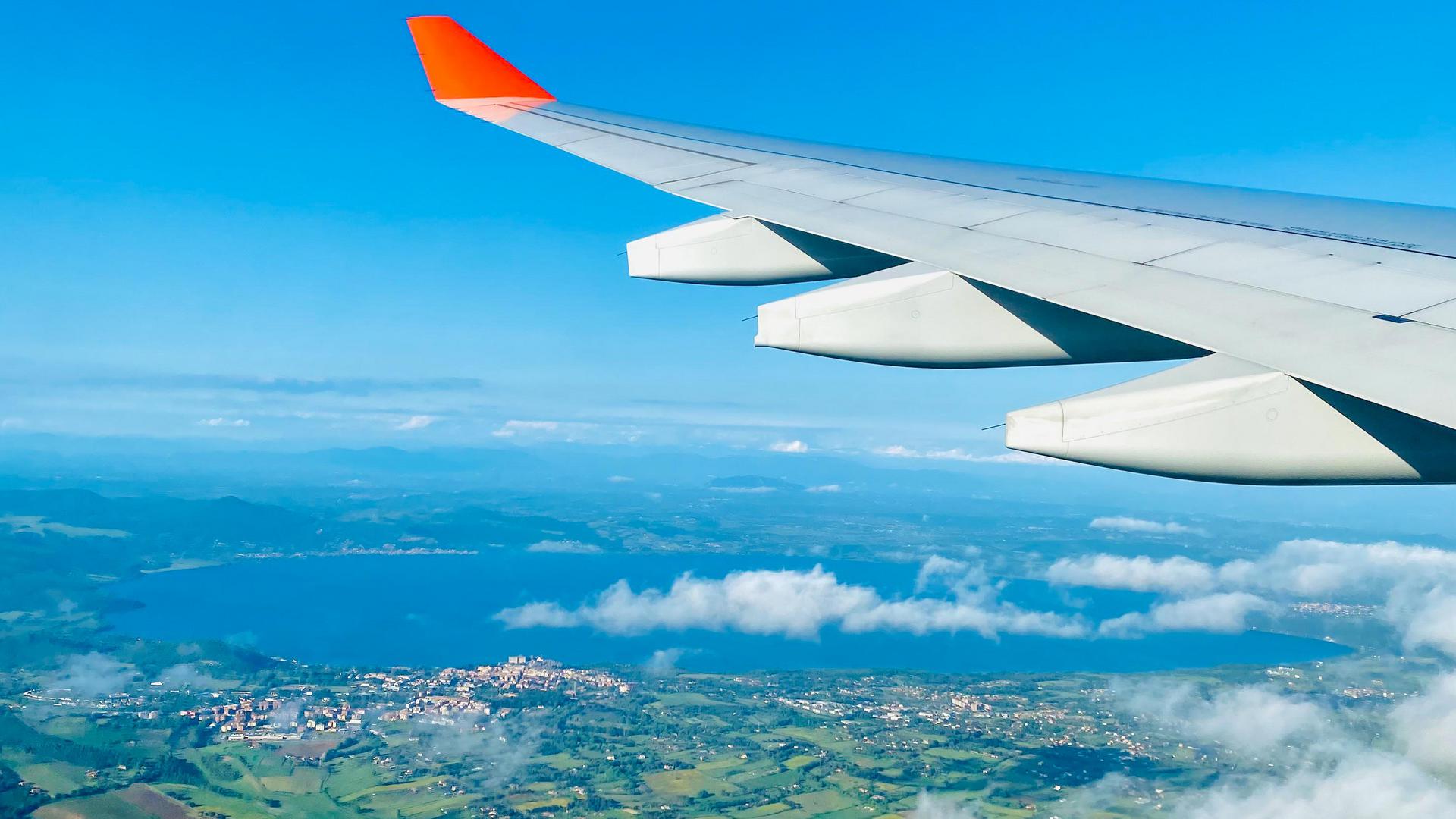 Timelapse of Man Utd flight from Manchester to Rome Manchester United