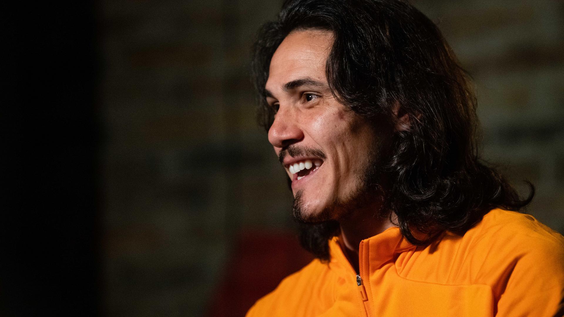 Edinson Cavani excited to play in front of Man Utd fans at Old Trafford