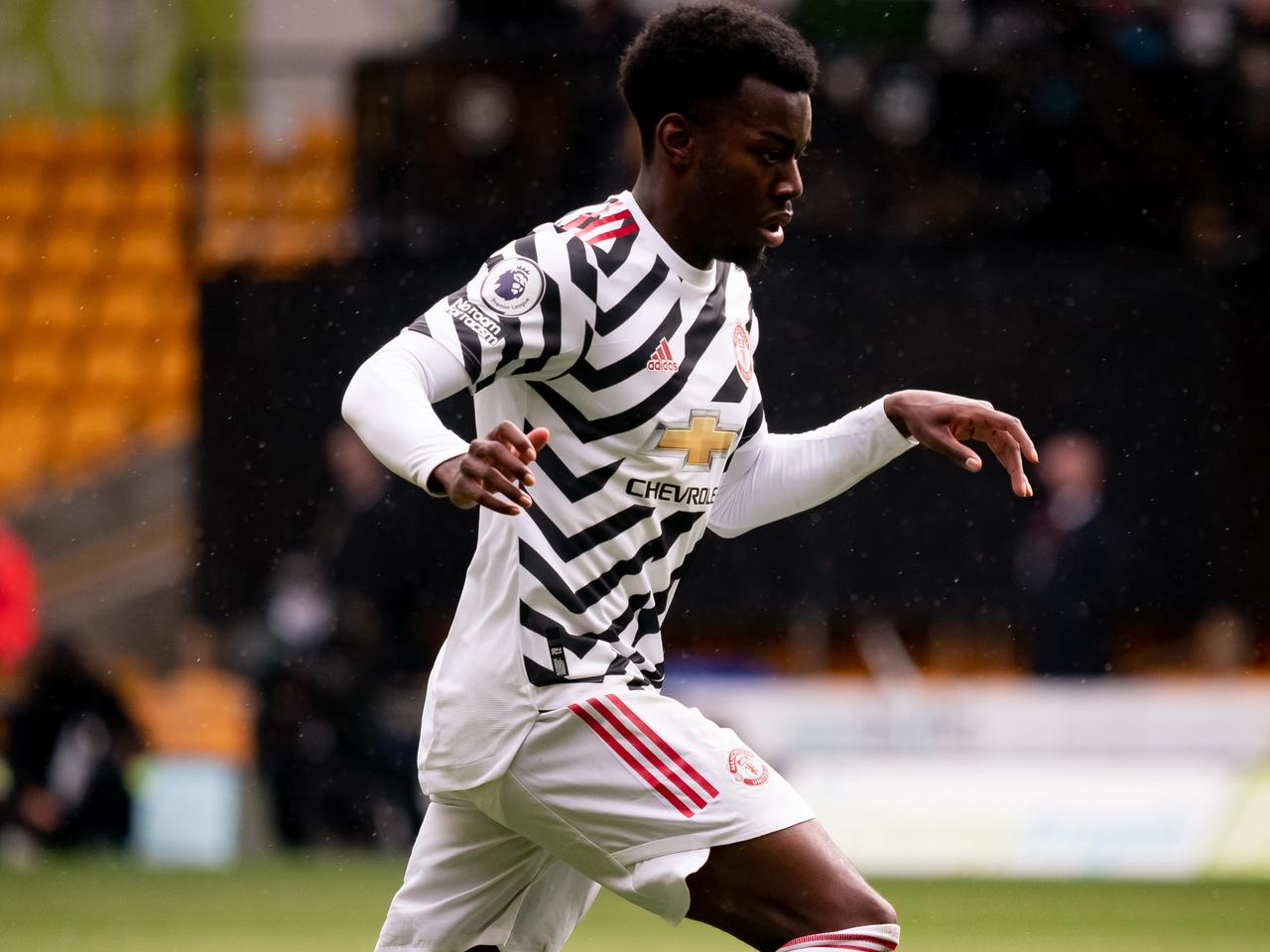 Anthony Elanga / In the game fifa 21 his overall rating is