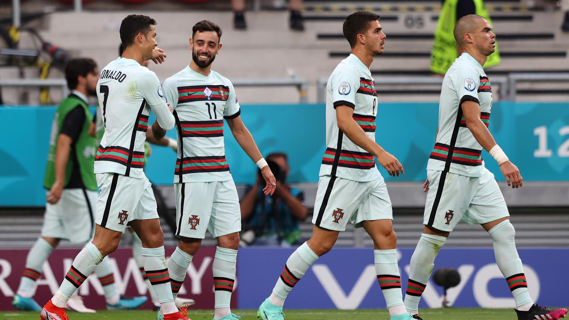 برونو يتحدث عن مشاركة الركلات الحرة مع رونالدو موقع مانشستر يونايتد الرسمي