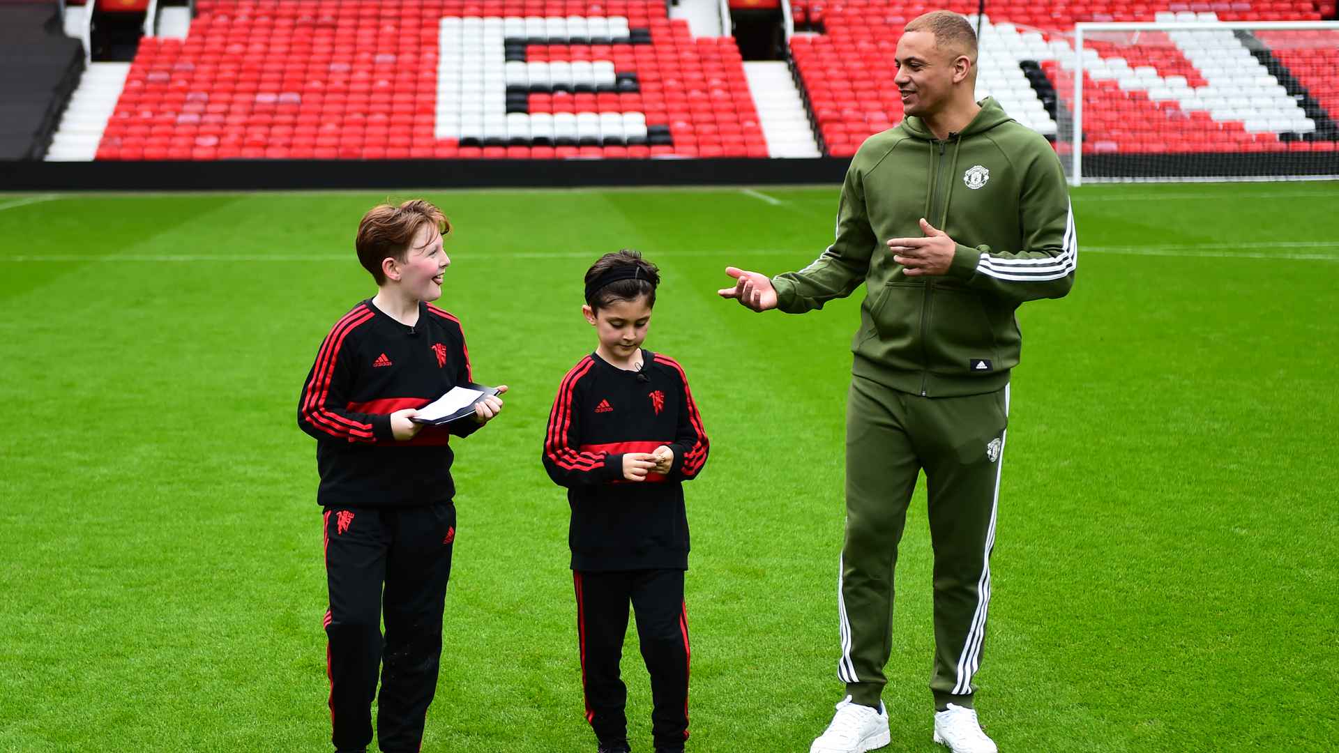  Behind the scenes with Wes, Zac and Charlie