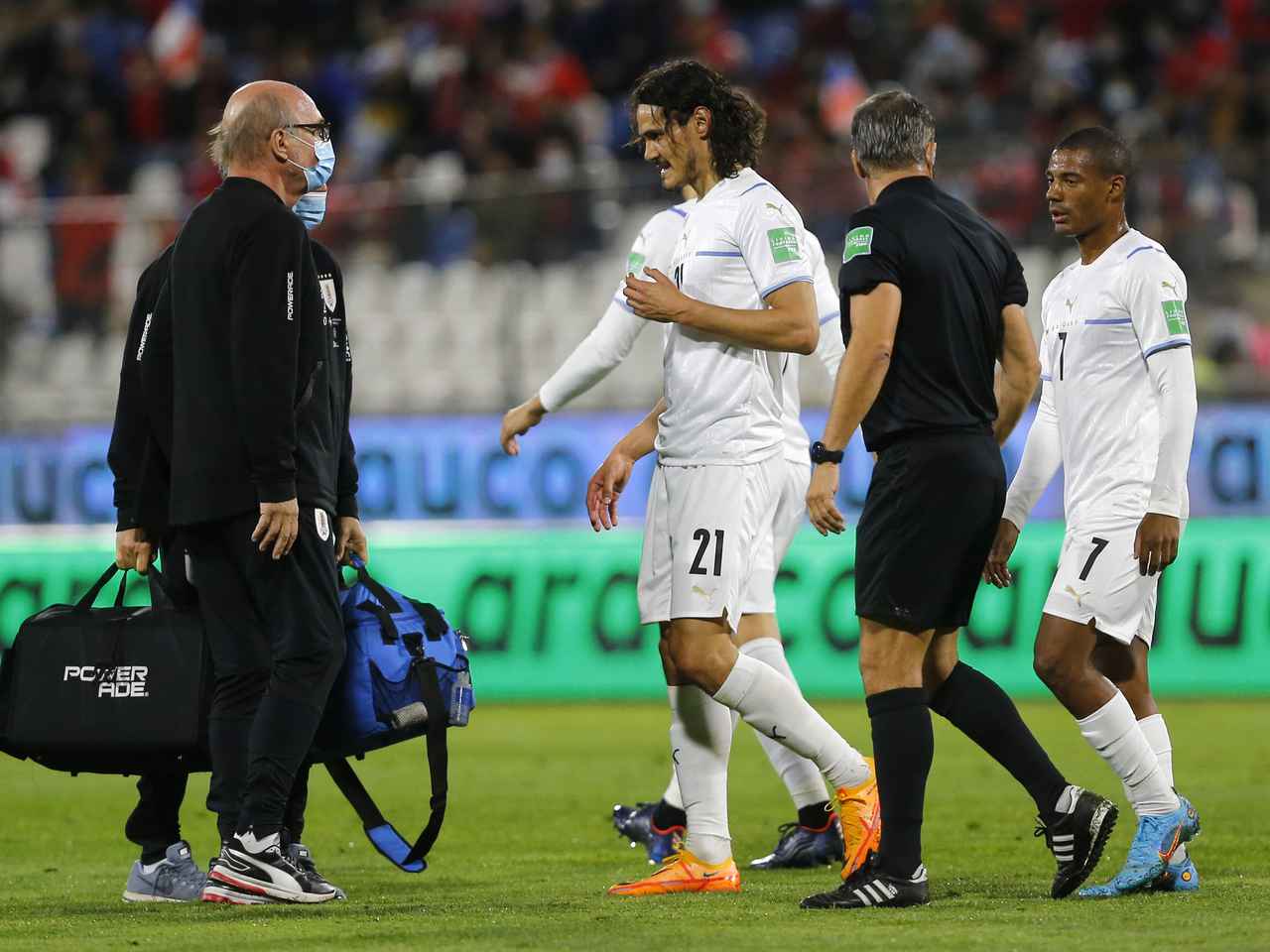 Edinson Cavani suffers injury setback in Uruguay win