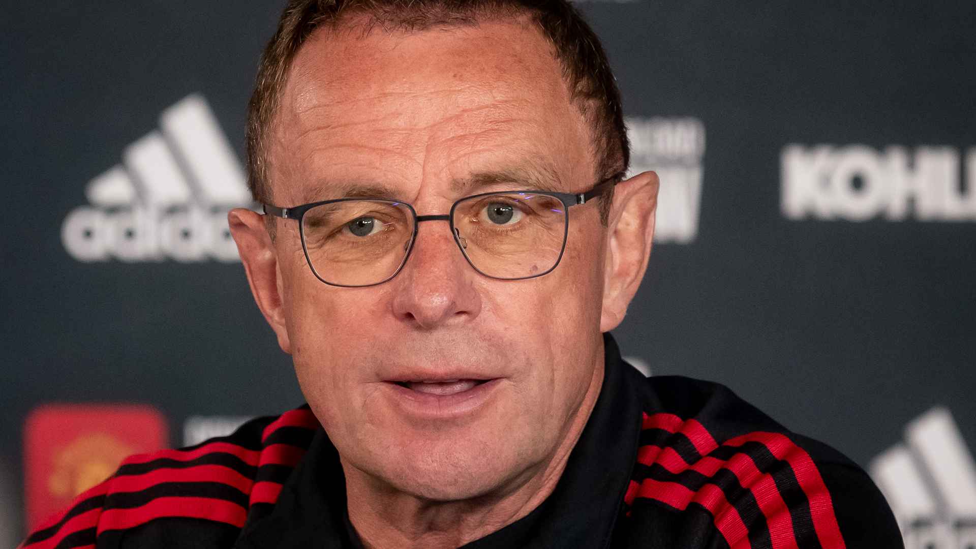 Poll about a stop clock in football Manchester United