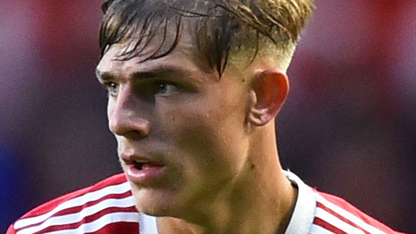 Brandon Williams | Man Utd First Team Player Profile ...