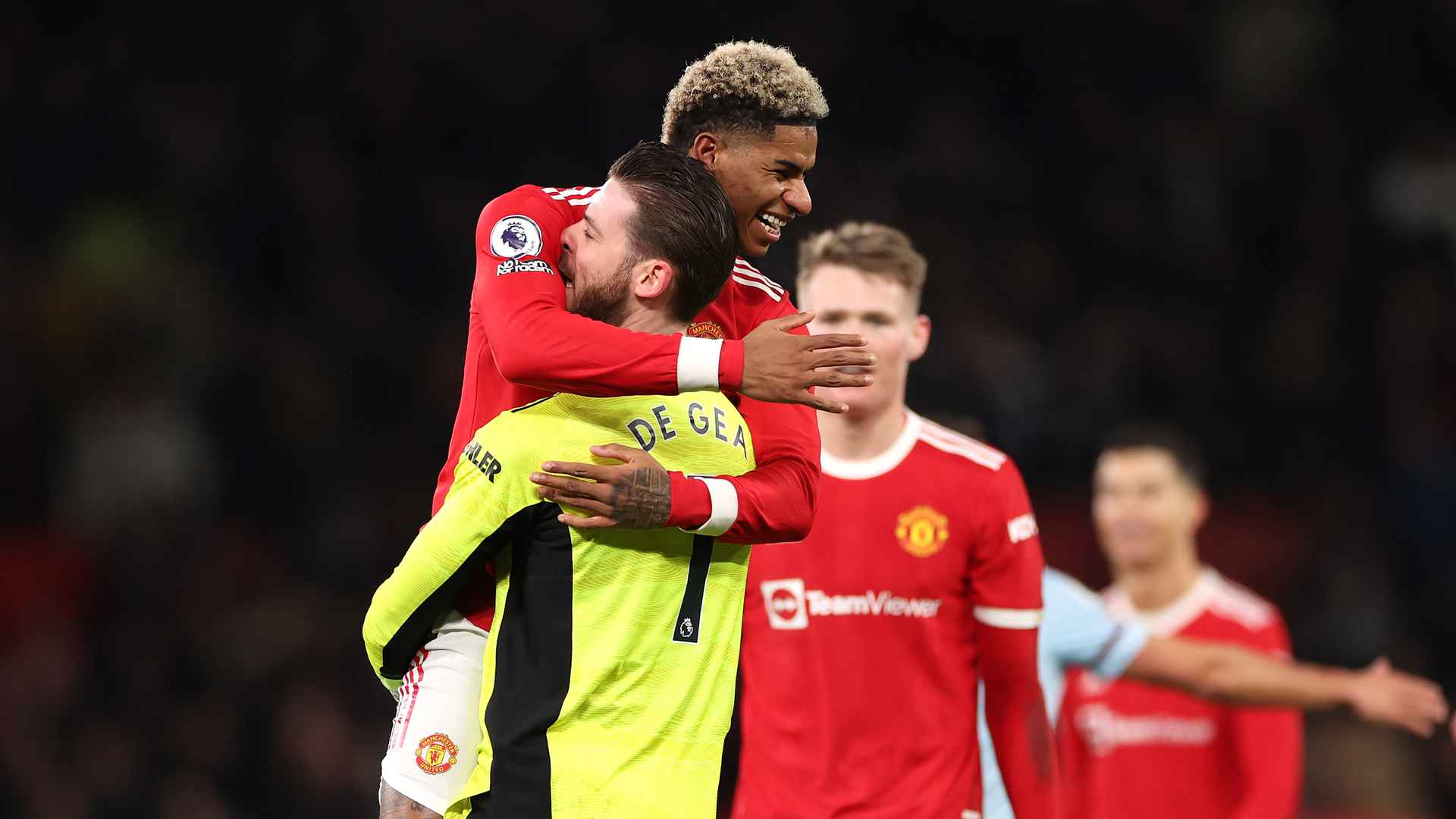  Marcus Rashford reacts to late winner