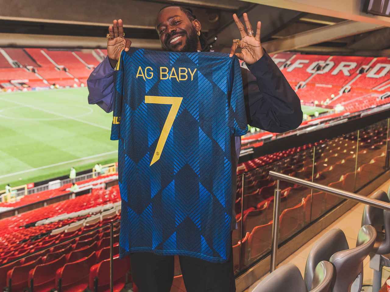 Gold manchester united jersey on sale
