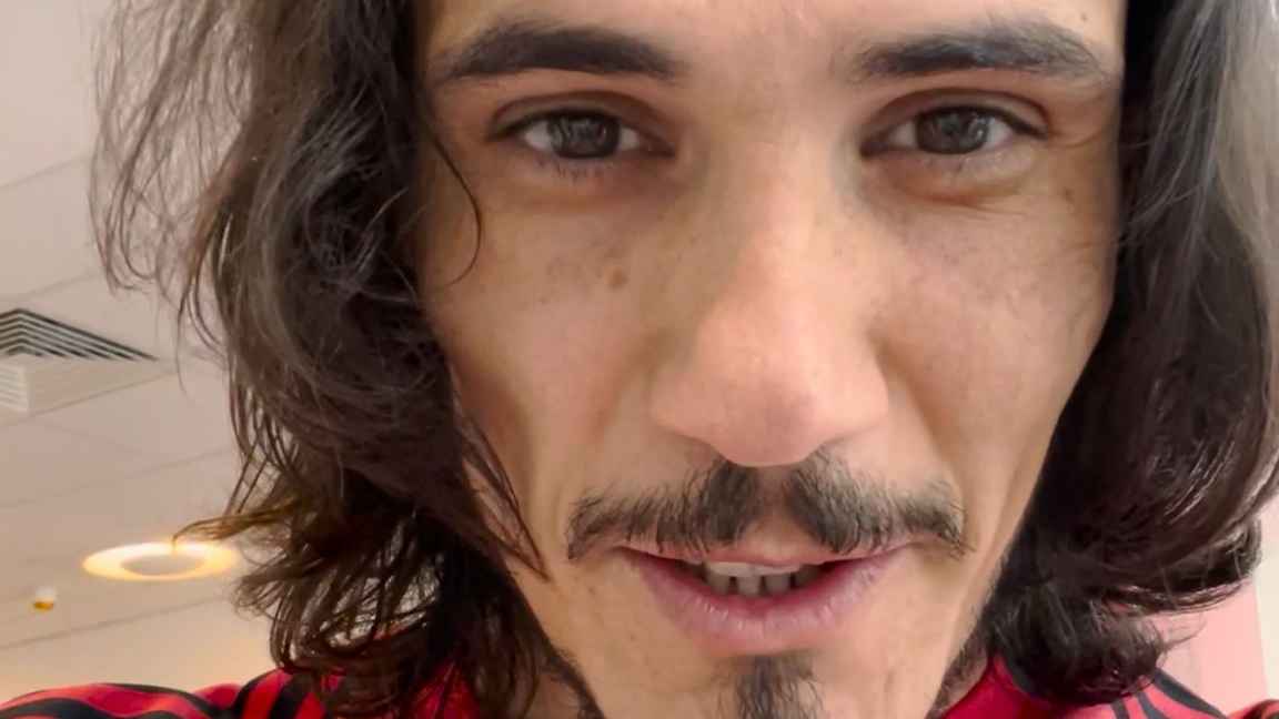 Edinson Cavani thanks Man Utd fans for 35th birthday messages