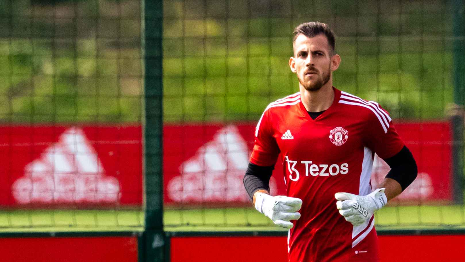 Martin Dubravka returns to Man Utd from Slovakia international duty due