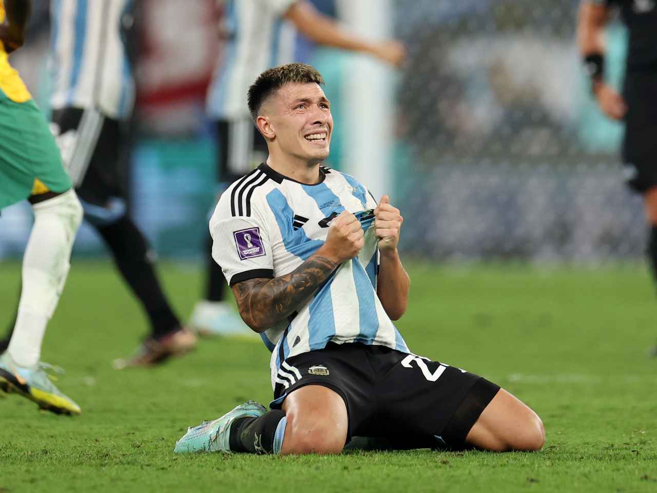 Lisandro Martinez helps Argentina advance to 2022 World Cup QFs with win v Australia | Manchester United