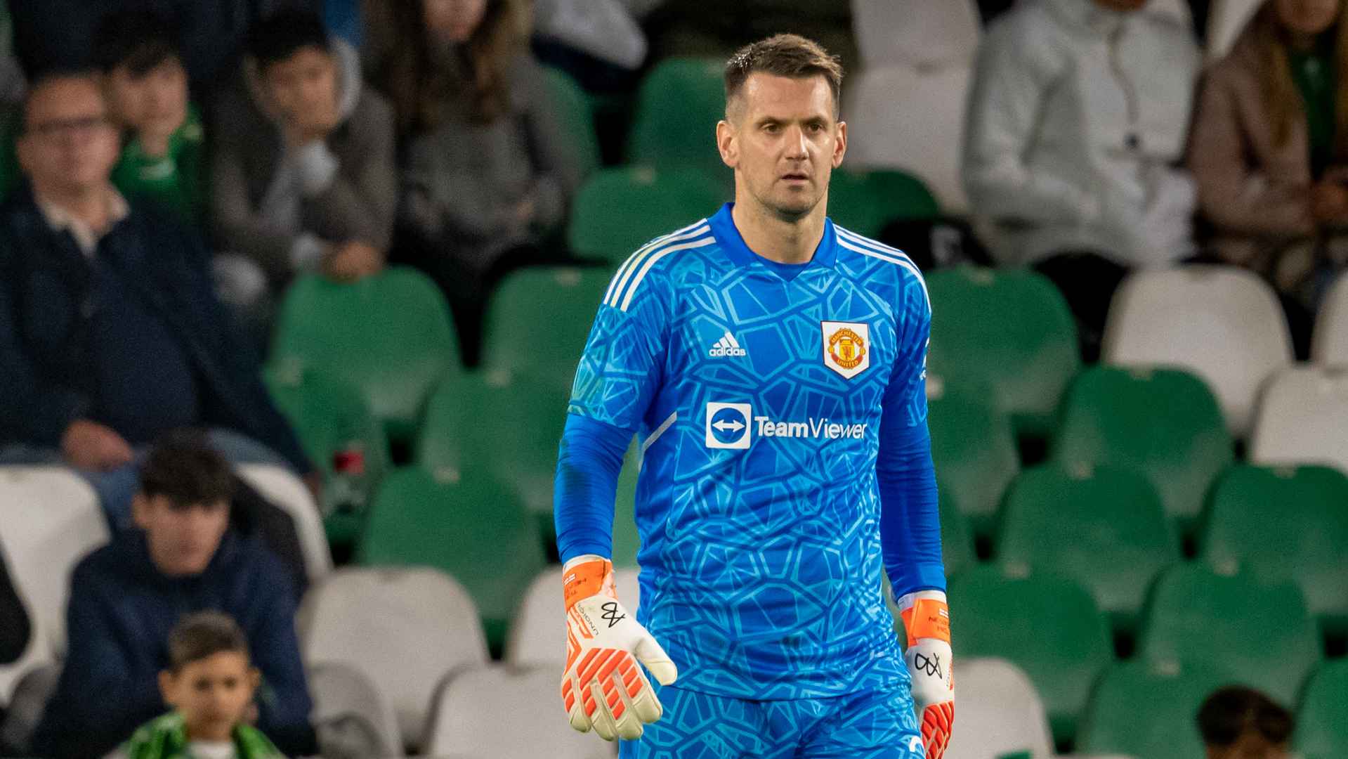 Tom Heaton reviews Real Betis friendly match and Man Utd's Spain
