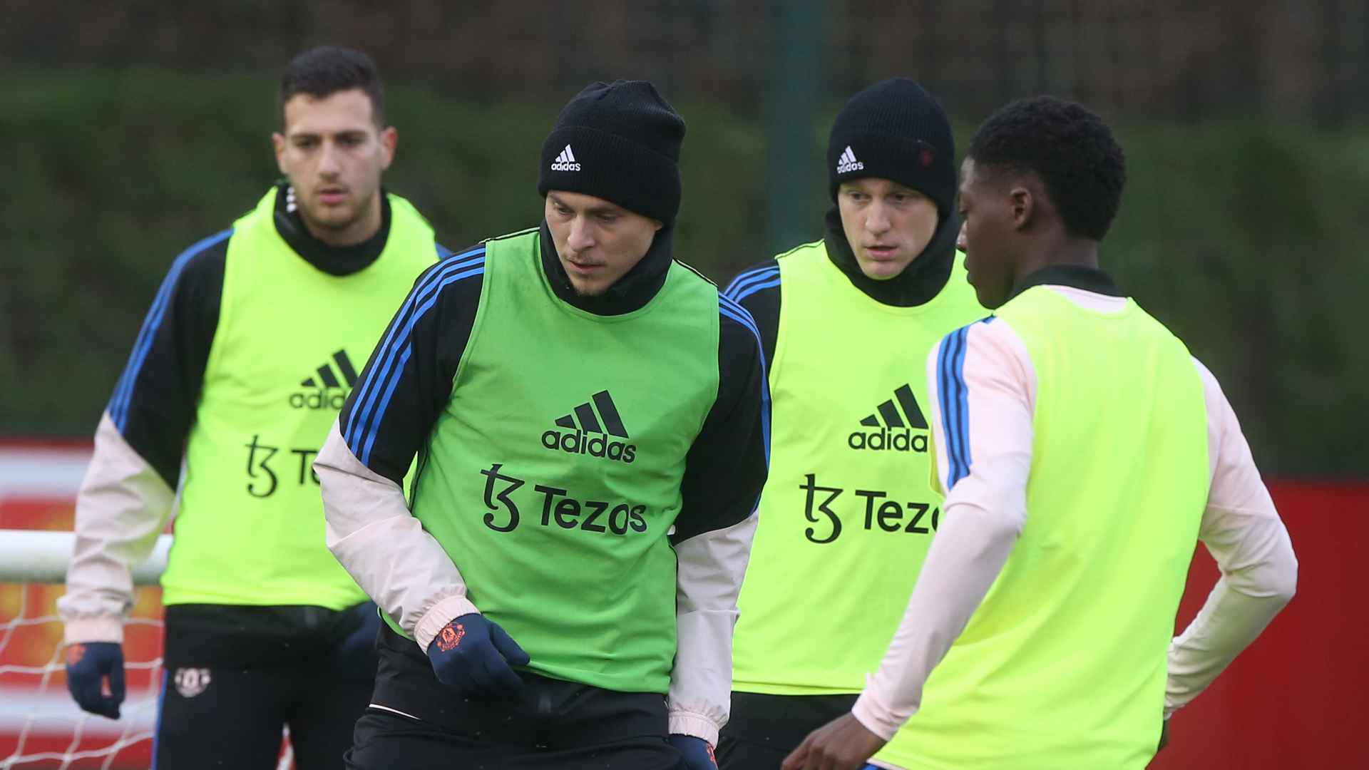 Diogo Dalot and Victor Lindelof in Man Utd training ahead of Wolves 30  December 2022 | Manchester United