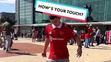 Man Utd fans kickups challenge before Brighton match | Manchester United