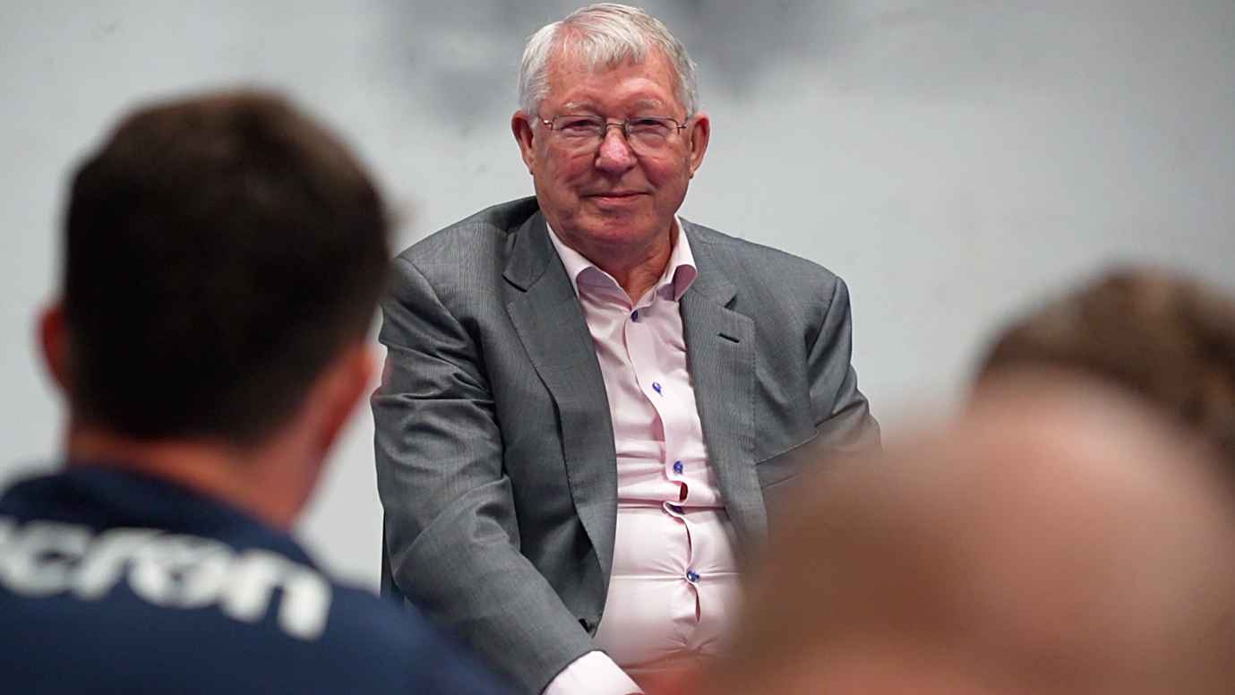 Sir Alex Ferguson meets Sale Sharks squad before Premiership final v