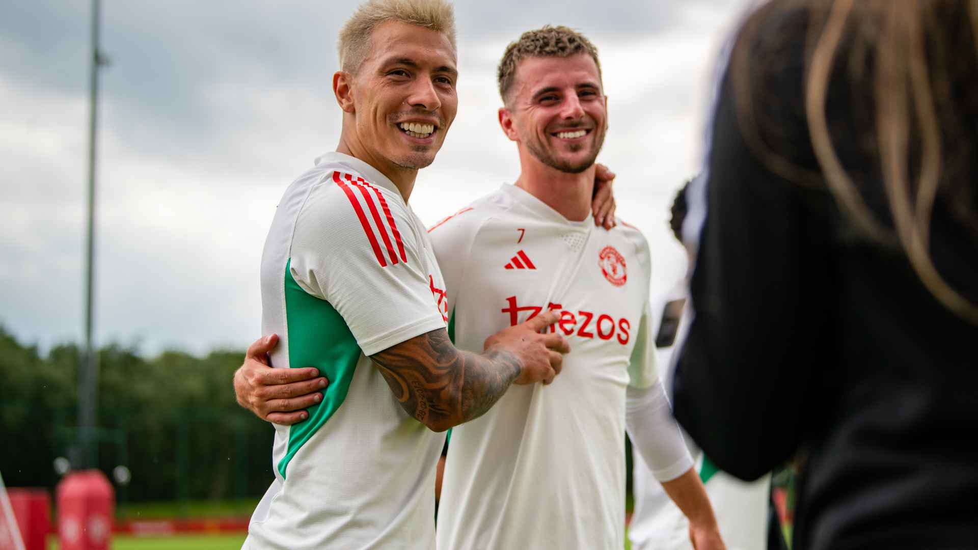 Training clip Lisandro Martinez shows love for Mason Mount Manchester