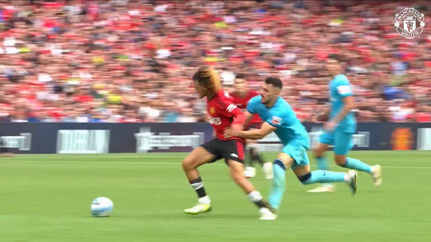 Paredes shown red card Manchester United